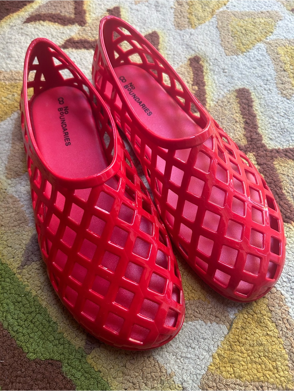 No Boundaries Kids' Red Lattice Water Shoes